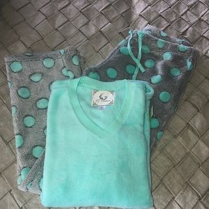 NWT 2 piece pajama set.